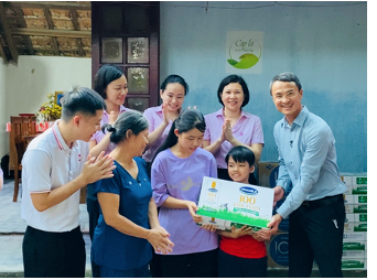 Vinamilk[-]"Trao[-]cơ[-]hội[-]đi[-]học,[-]cơ[-]hội[-]đổi[-]đời"[-]cùng[-]chương[-]trình[-]“Cặp[-]lá[-]yêu[-]thương”[-]
